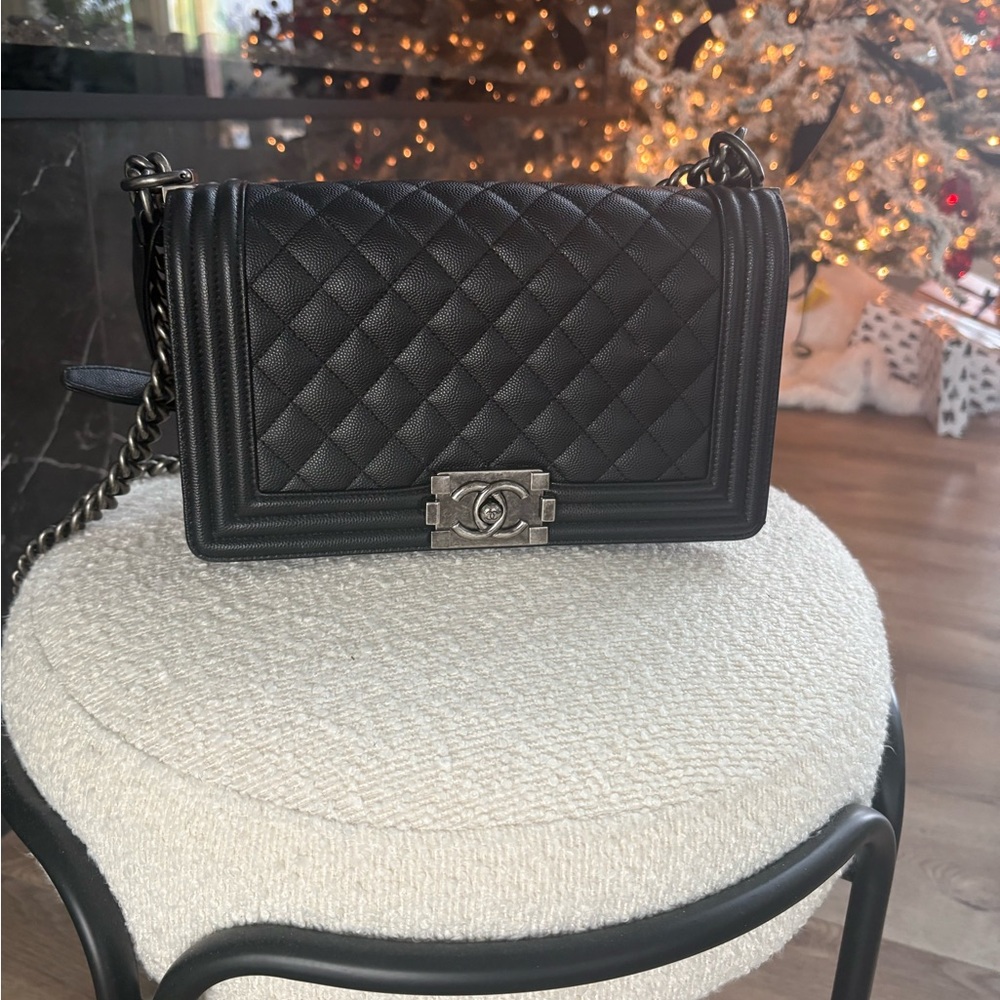 CHANEL Black caviar Microchipped Le Boy Bag !